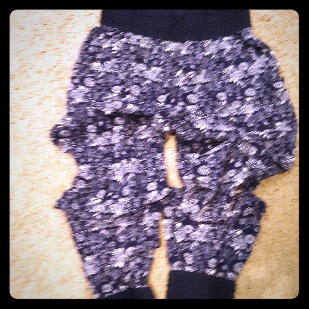 Lace band detailed capris